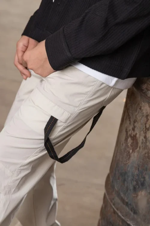 Stylish Long Sleeve Cargo Pants Outfit - Image 5