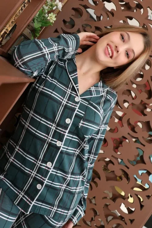 Stylish Green Plaid Pajama Set - Image 4